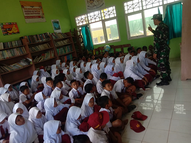 Babinsa Latih PBB Kepada Siswa SD Negeri 3 Binangun