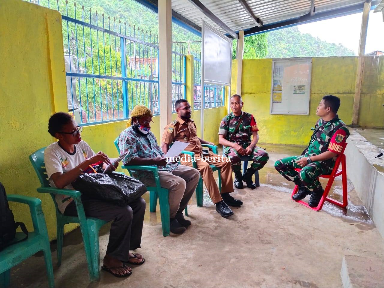 Perkuat Sinergi dengan Pemerintah Daerah, Babinsa Jayapura Utara Laksanakan Komsos Bersama Aparatur 