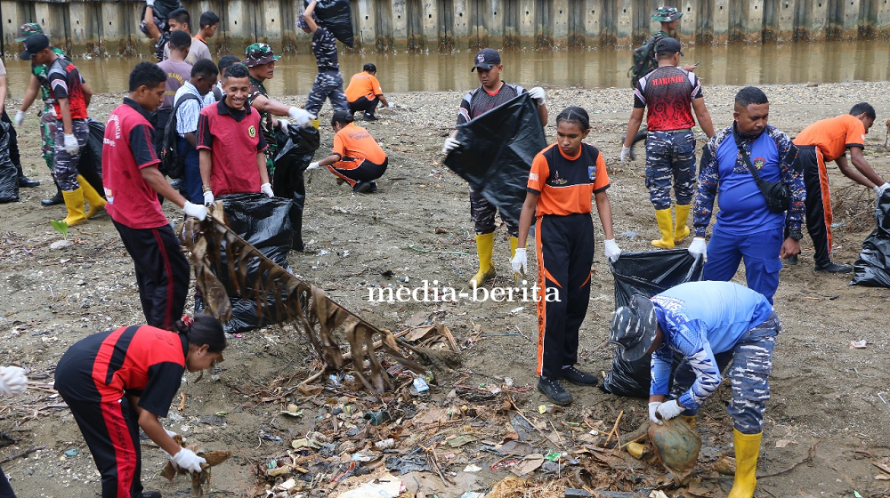 Bersihkan Sungai Anafre, Pemprov Papua dan Kodim Jayapura Tunjukkan Aksi Nyata Peduli Lingkungan