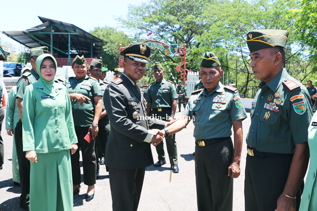 Dandim Jayapura Beri Ucapan Selamat Kepada Prajurit Yang Mendapat Kenaikan Pangkat