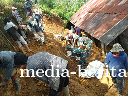 Karya Bakti Pembuatan Tanggul Jalan