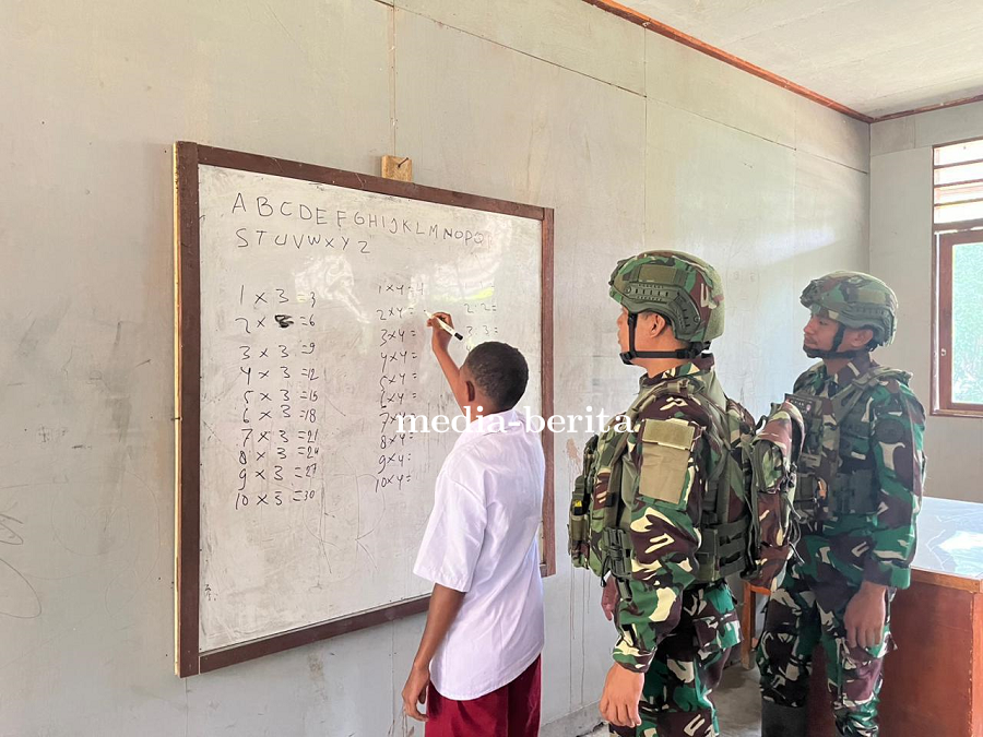 TNI Mengajar di SD Batom: Cetak Generasi Emas Papua