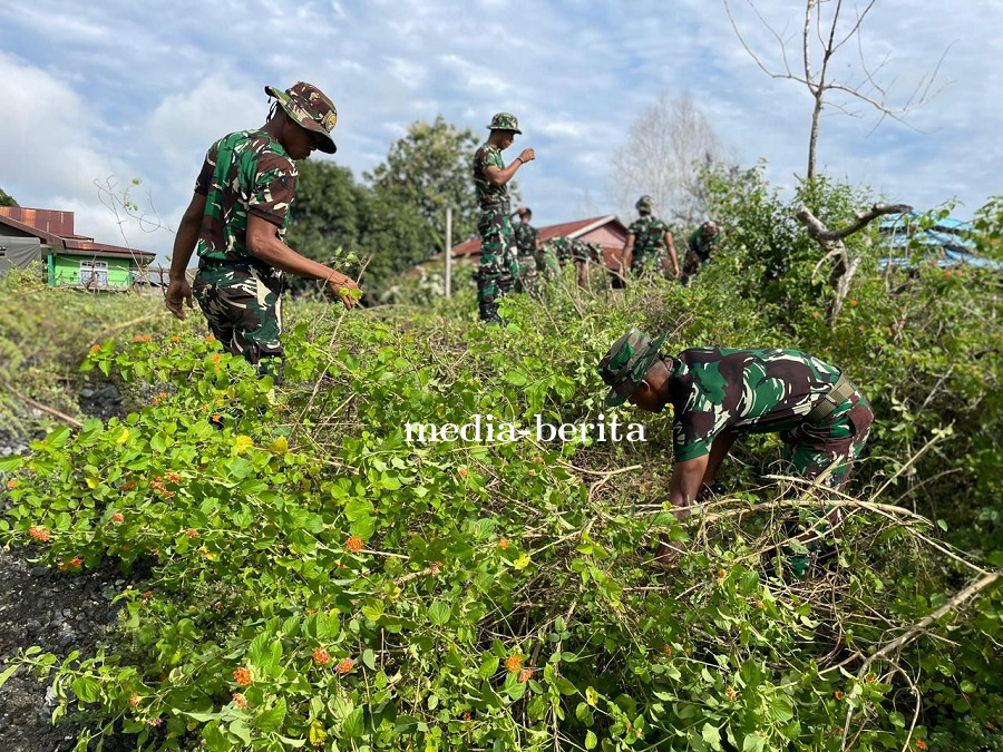 Wujudkan Lingkungan Sehat, Prajurit Yonif TP 810/BEM Gelar Karya Bhakti di Lingkungan Masyarakat