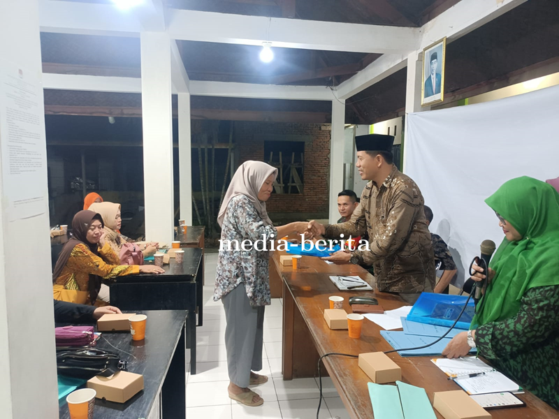 Babinsa Koramil Hadiri Rapat Pengukuhan RT Dan RW Desa Babakan