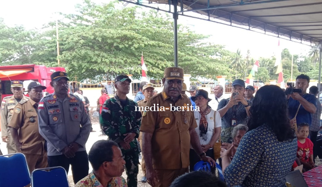 Danramil Muara Tami Dampingi Walikota Jayapura Turun Kampung