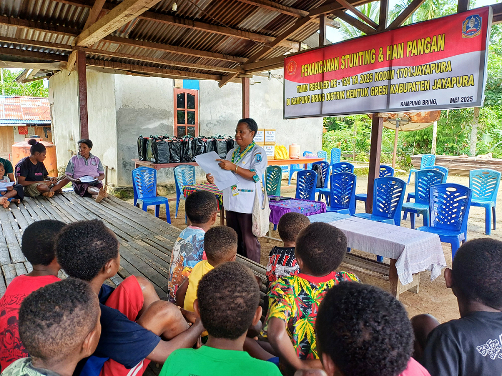 Tekan Angka Stunting Satgas TMMD Kodim Jayapura Gelar Penyuluhan