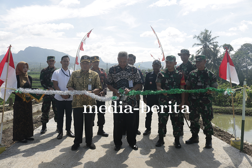 Dandim Letkol Czi Teguh Prasetyanto Tutup TMMD Sengkuyung di Banjarnegara