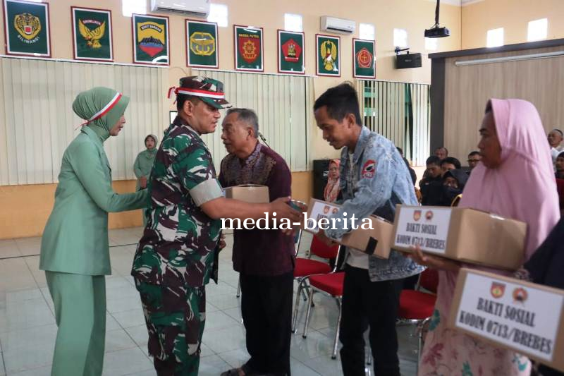 Kodim Berikan 200 Paket Sembako ke Masyarakat Kurang Mampu